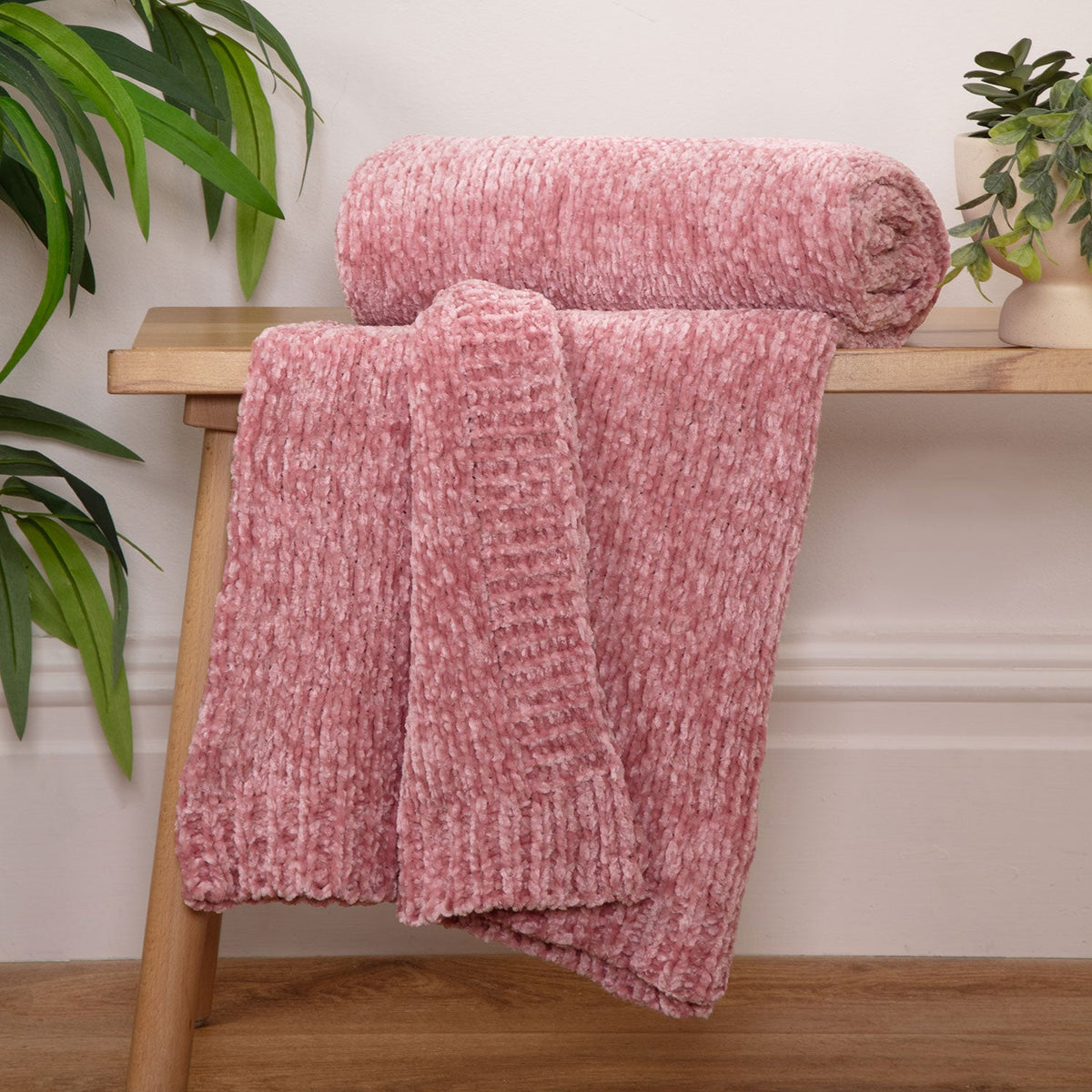 Cotswold Chenille Blush Throw (130cm x 150cm)