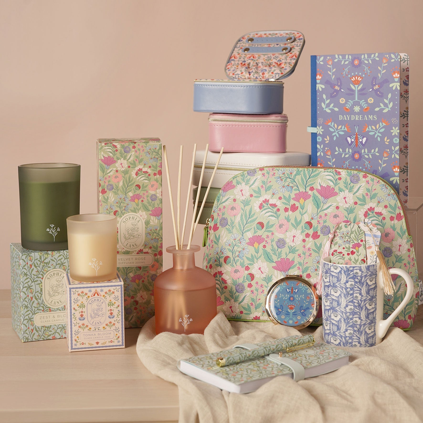 Sophia Lane Large Floral Make-Up Bag in Cream